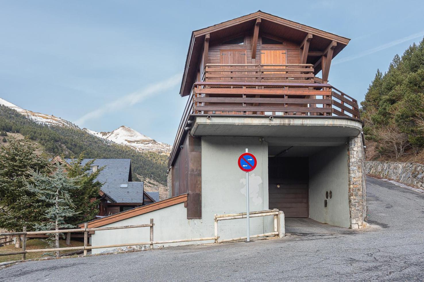 Butas Vistas De Ensueno Y Confort En La Montana I Andbnb Incles