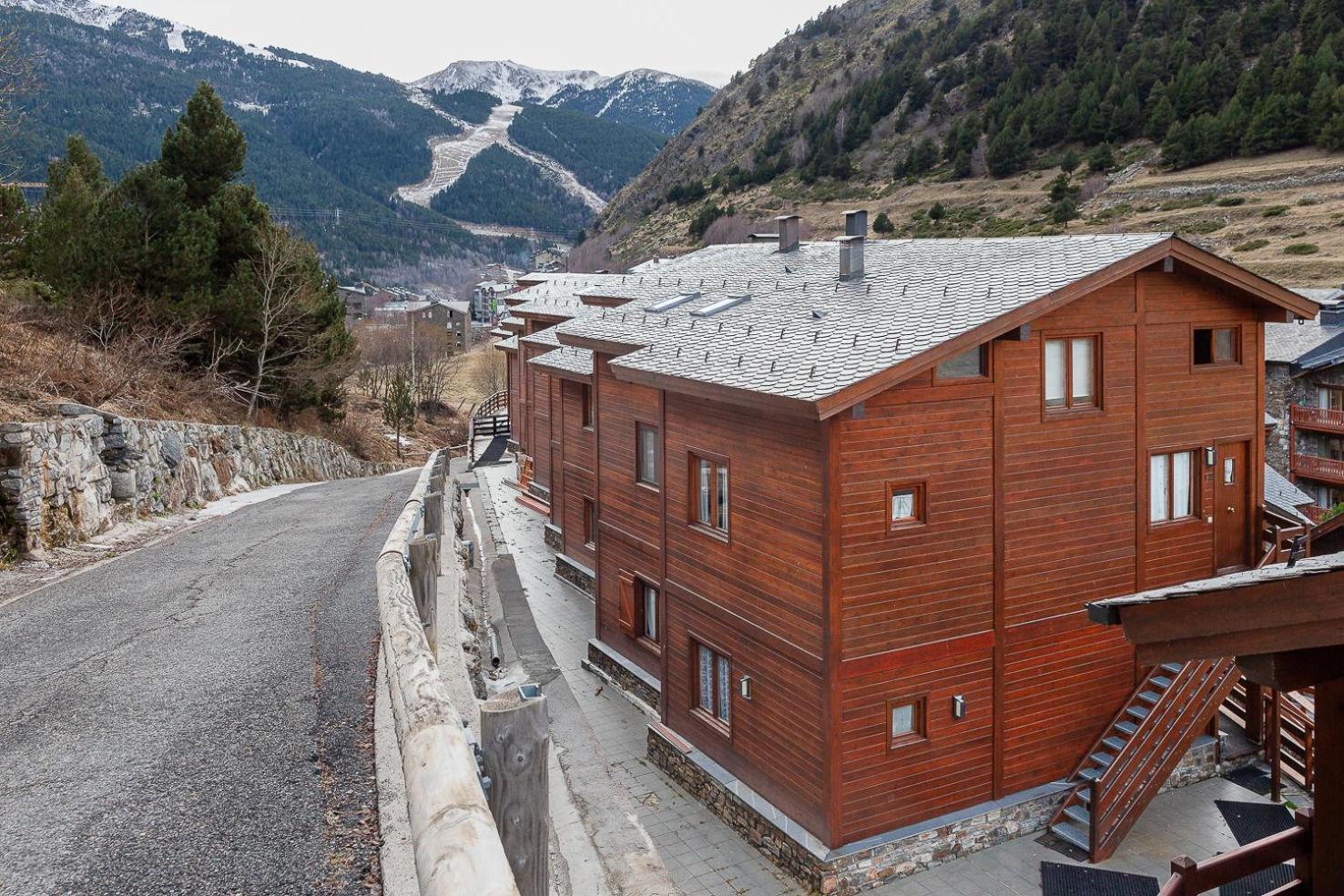 Butas Vistas De Ensueno Y Confort En La Montana I Andbnb Incles
